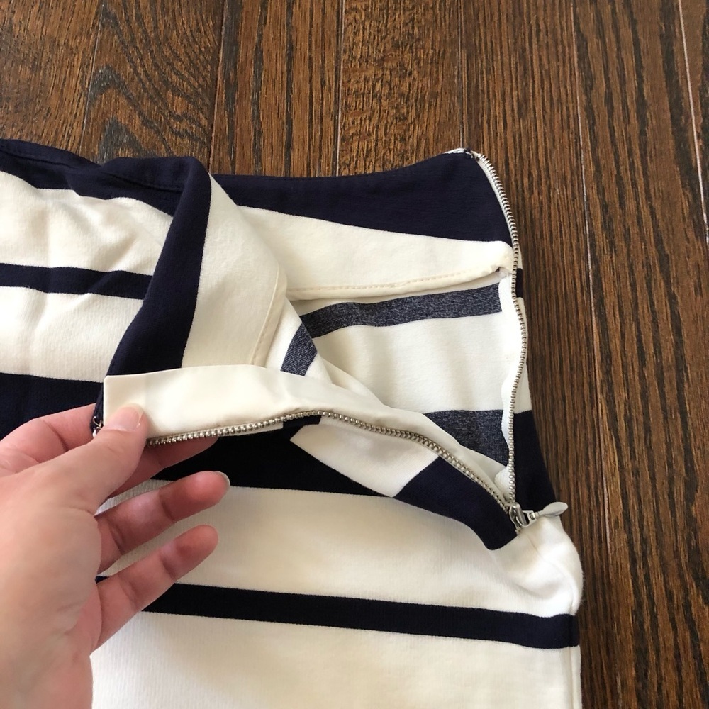 Banana Republic Women’s 2 Navy Blue/White Pencil Mini Skirt w/Side Zipper - EUC! - Picture 9 of 10
